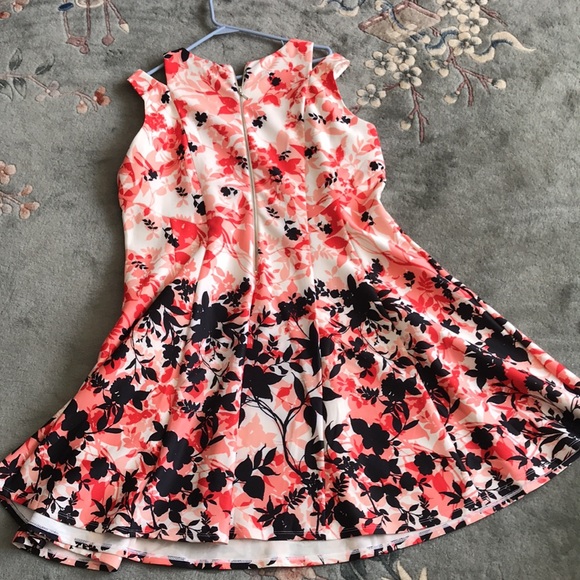 Floral women’s strapless dress - Picture 3 of 4